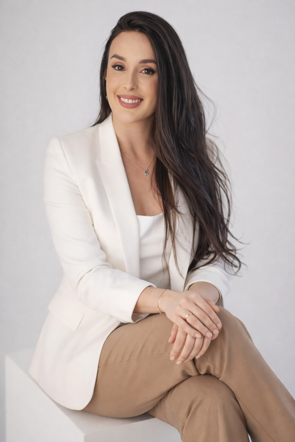 Retrato da Dra. Estéfani Ortiz, médica neuropediatra